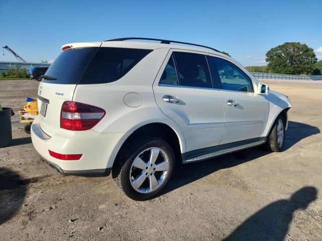 4JGBB8GB7BA633578 - 2011 MERCEDES-BENZ ML 350 4MATIC WHITE photo 3