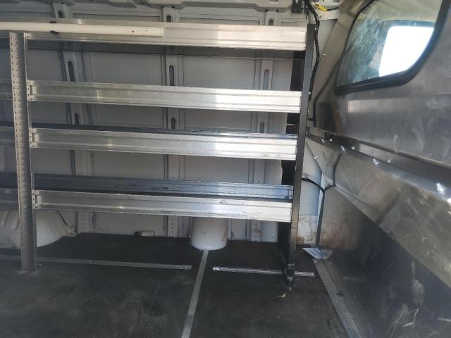 1GCWGAFG0K1370832 - 2019 CHEVROLET EXPRESS G2 WHITE photo 11