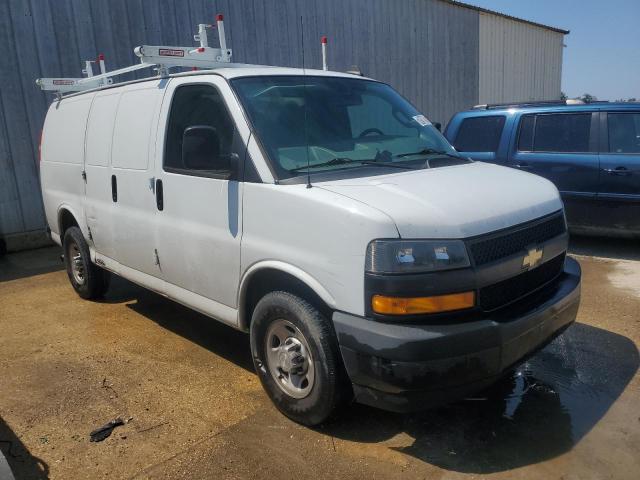 1GCWGAFG0K1370832 - 2019 CHEVROLET EXPRESS G2 WHITE photo 4