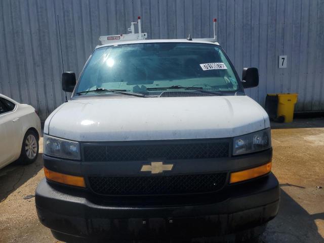 1GCWGAFG0K1370832 - 2019 CHEVROLET EXPRESS G2 WHITE photo 5