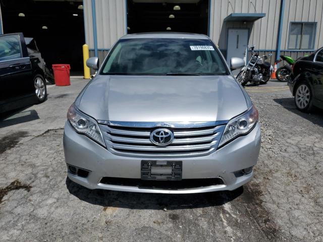 4T1BK3DB6CU442144 - 2012 TOYOTA AVALON BASE Plata foto 5