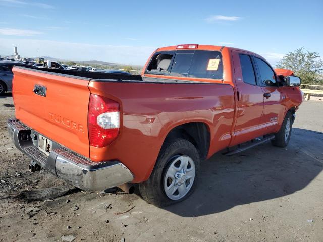 5TFUY5F15JX727747 - 2018 TOYOTA TUNDRA DOUBLE CAB SR/SR5 ORANGE photo 3