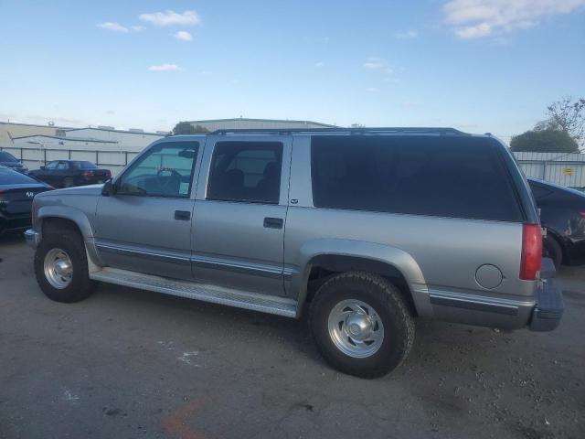 3GKGK26J2XG529786 - 1999 GMC SUBURBAN K2500 TAN photo 2