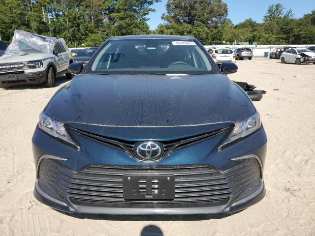 4T1C11AK9MU496653 - 2021 TOYOTA CAMRY LE BLUE photo 5