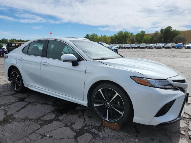 4T1B61HK4JU009566 - 2018 TOYOTA CAMRY XSE 白色 照片 4