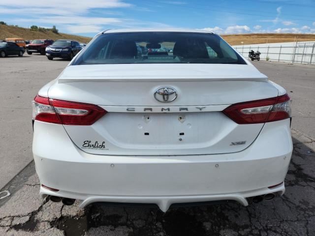 4T1B61HK4JU009566 - 2018 TOYOTA CAMRY XSE 白色 照片 6