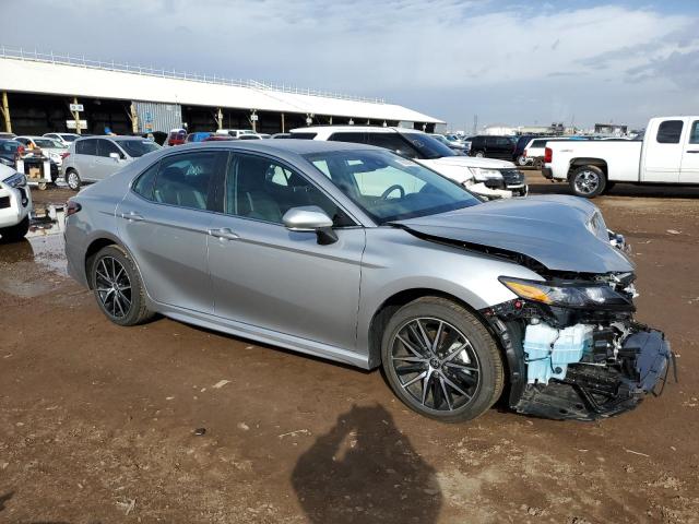 4T1G11AK5PU728591 - 2023 TOYOTA CAMRY SE NIGHT SHADE SILVER photo 4