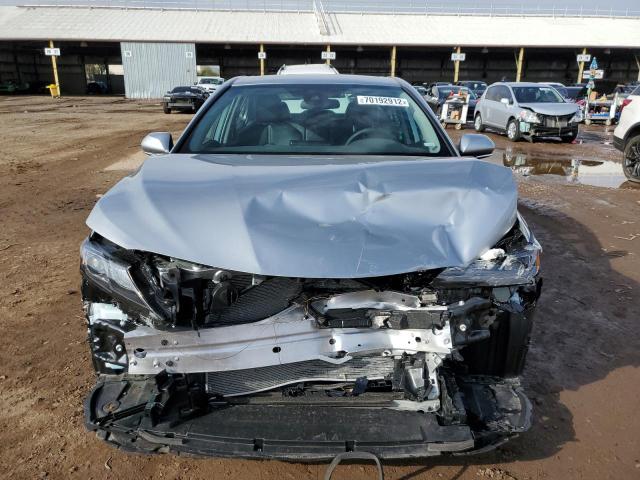 4T1G11AK5PU728591 - 2023 TOYOTA CAMRY SE NIGHT SHADE SILVER photo 5