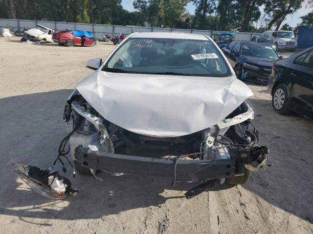 5YFBURHE1JP743615 - 2018 TOYOTA COROLLA L WHITE photo 5