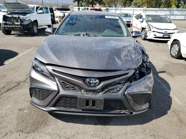 4T1T11AKXRU892839 - 2024 TOYOTA CAMRY SE NIGHT SHADE CHARCOAL photo 5