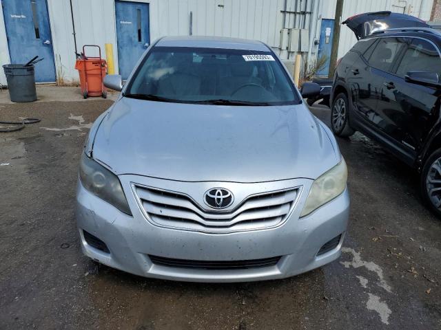 4T4BF3EK8AR001587 - 2010 TOYOTA CAMRY BASE SILVER photo 5