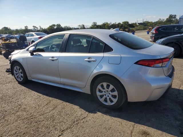 JTDBCMFE5R3058868 - 2024 TOYOTA COROLLA LE SILVER photo 2