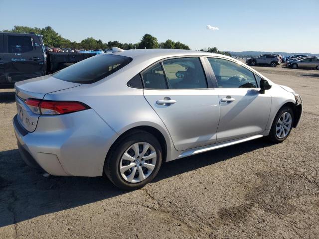 JTDBCMFE5R3058868 - 2024 TOYOTA COROLLA LE SILVER photo 3