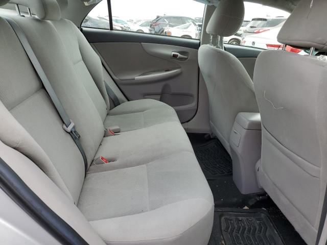 2T1BU4EE9DC113708 - 2013 TOYOTA COROLLA BASE Argent photo 10