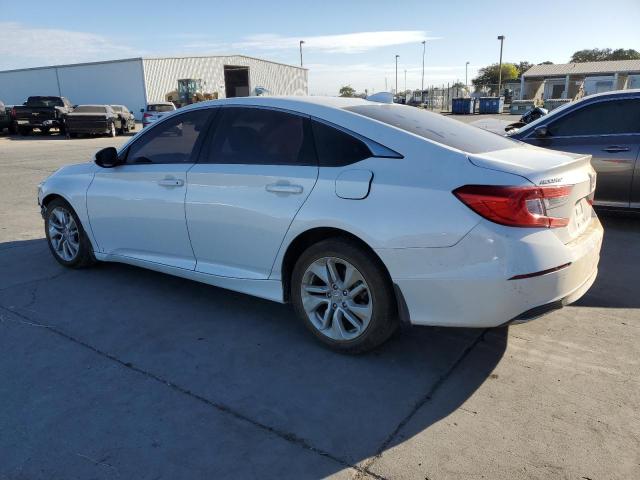 1HGCV1F16JA067591 - 2018 HONDA ACCORD LX WHITE photo 2