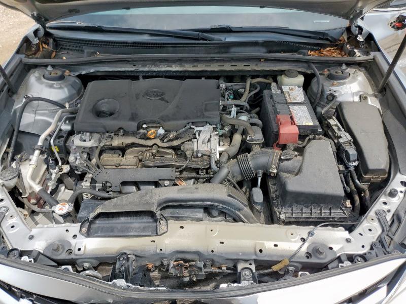 4T1B11HK5JU052490 - 2018 TOYOTA CAMRY L 银色 照片 11