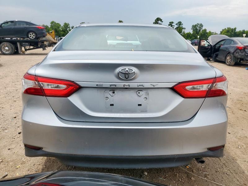 4T1B11HK5JU052490 - 2018 TOYOTA CAMRY L 银色 照片 6