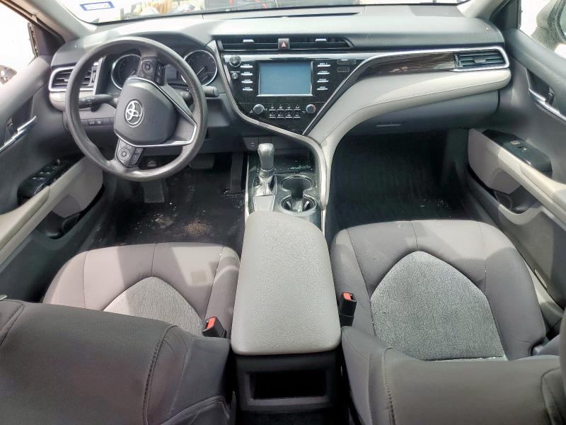 4T1B11HK5JU052490 - 2018 TOYOTA CAMRY L 银色 照片 8