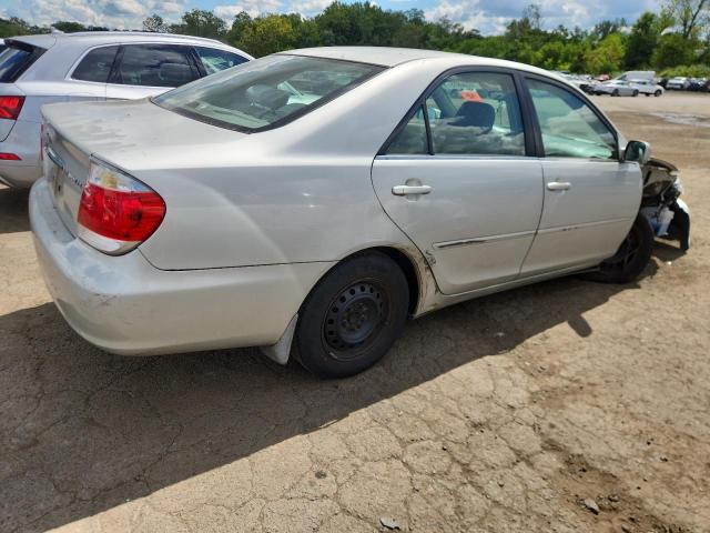 4T1BE30KX6U722781 - 2006 TOYOTA CAMRY LE SILVER photo 3