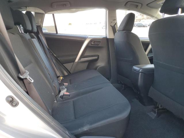 JTMZFREV0JJ191283 - 2018 TOYOTA RAV4 LE Srebrny zdjęcie 11