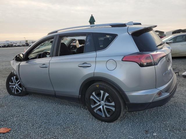 JTMZFREV0JJ191283 - 2018 TOYOTA RAV4 LE Srebrny zdjęcie 2