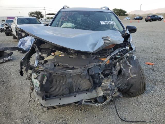 JTMZFREV0JJ191283 - 2018 TOYOTA RAV4 LE Srebrny zdjęcie 5