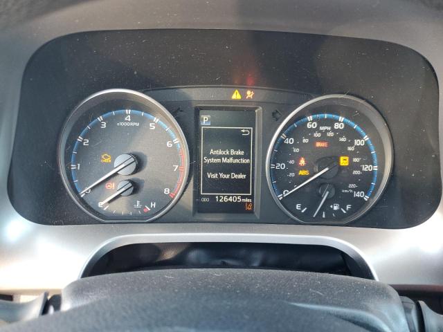 JTMZFREV0JJ191283 - 2018 TOYOTA RAV4 LE Srebrny zdjęcie 9