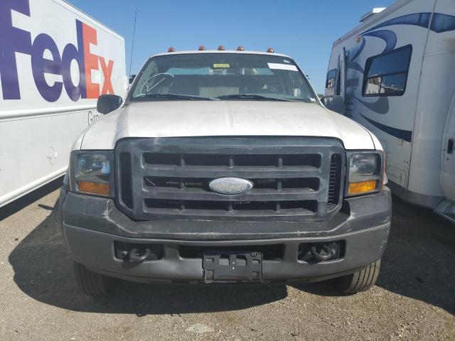 1FDXF46Y15ED12559 - 2005 FORD F450 SUPER DUTY WHITE photo 5