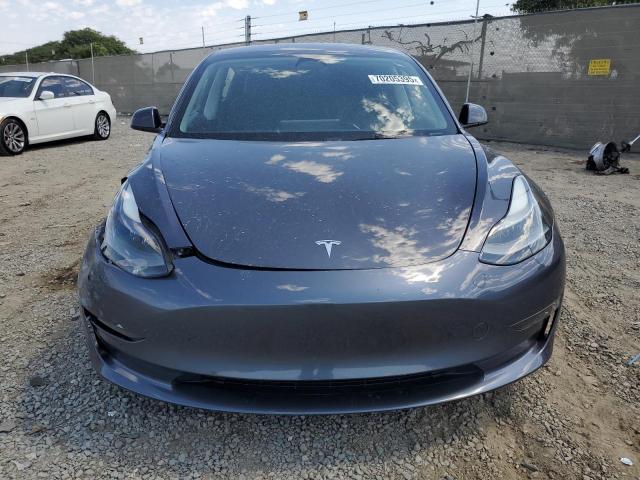 5YJ3E1EB6PF392363 - 2023 TESLA MODEL 3 Серый фото 5
