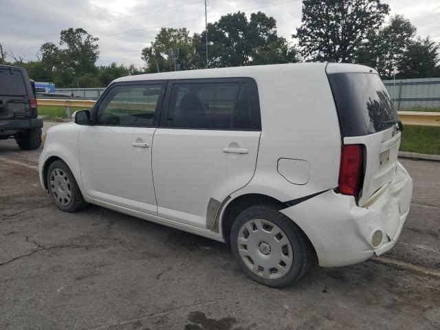 JTLZE4FE2A1112303 - 2010 TOYOTA SCION XB WHITE photo 2
