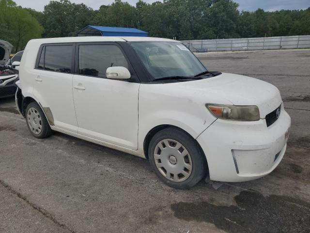 JTLZE4FE2A1112303 - 2010 TOYOTA SCION XB WHITE photo 4