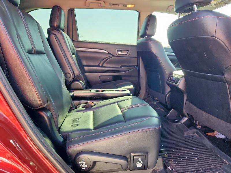 5TDJZRFH9KS968058 - 2019 TOYOTA HIGHLANDER SE წითელი ფოტო 11