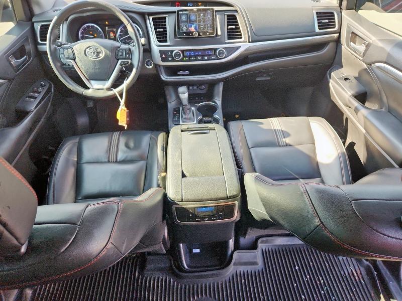 5TDJZRFH9KS968058 - 2019 TOYOTA HIGHLANDER SE წითელი ფოტო 8