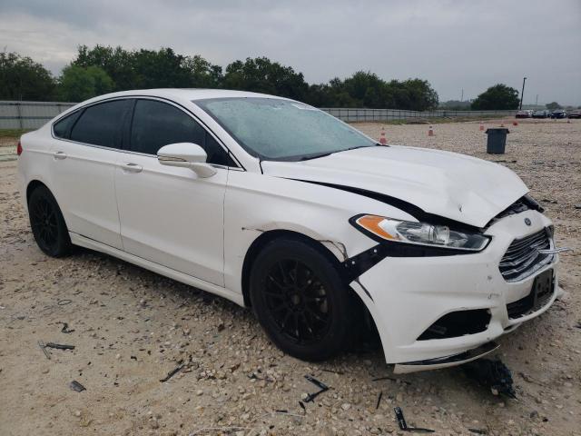 3FA6P0HD3GR302203 - 2016 FORD FUSION SE WHITE photo 4