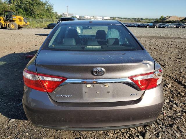 4T1BF1FK5HU309257 - 2017 TOYOTA CAMRY LE GRAY photo 6
