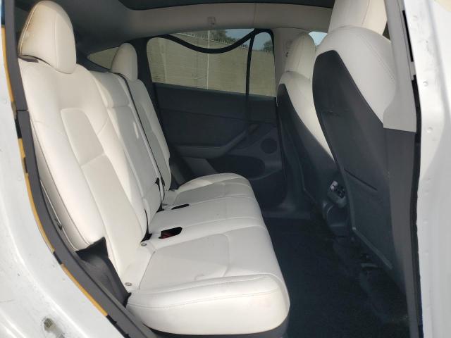 7SAYGDEE7NF553069 - 2022 TESLA MODEL Y Weiß Foto 10