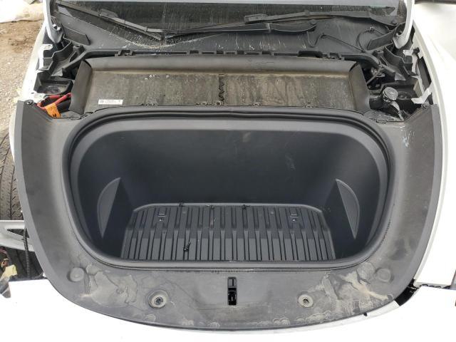 7SAYGDEE7NF553069 - 2022 TESLA MODEL Y Weiß Foto 11