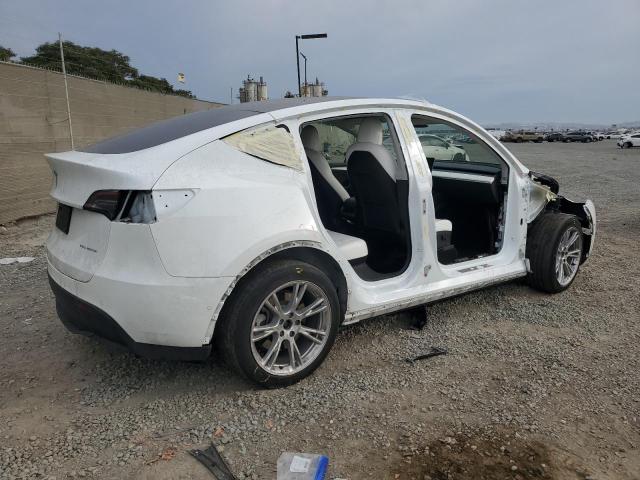 7SAYGDEE7NF553069 - 2022 TESLA MODEL Y Weiß Foto 3