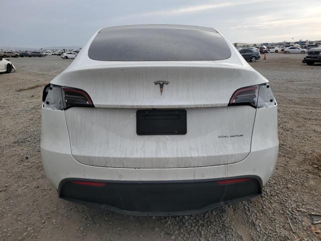 7SAYGDEE7NF553069 - 2022 TESLA MODEL Y Weiß Foto 6