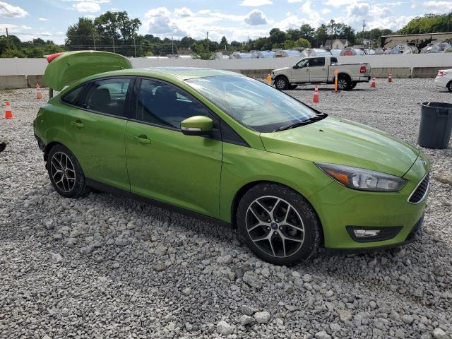 1FADP3H28JL314120 - 2018 FORD FOCUS SEL GREEN photo 4