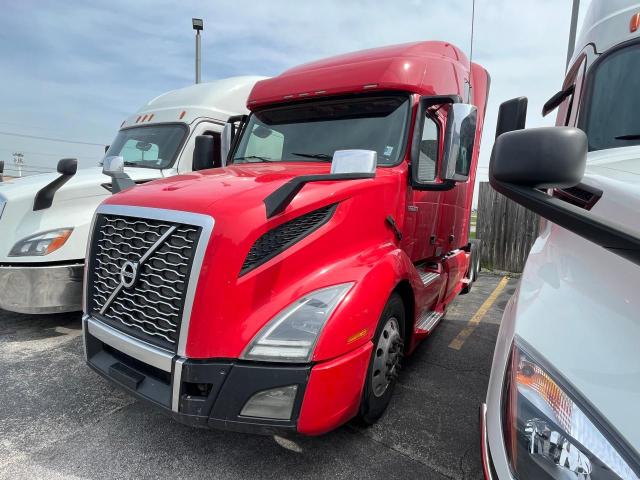 4V4NC9EH0LN233937 - 2020 VOLVO VN VNL RED photo 2