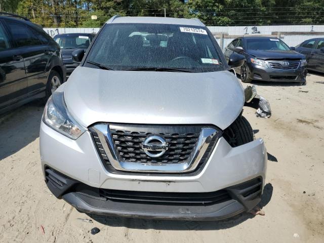 3N1CP5CU6JL506394 - 2018 NISSAN KICKS S SILVER photo 5