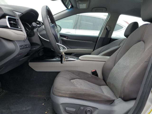 4T1B11HK8JU152051 - 2018 TOYOTA CAMRY L SILVER photo 7