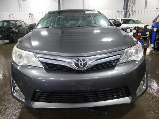 4T1BK1FK3DU022599 - 2013 TOYOTA CAMRY SE GRAY photo 5