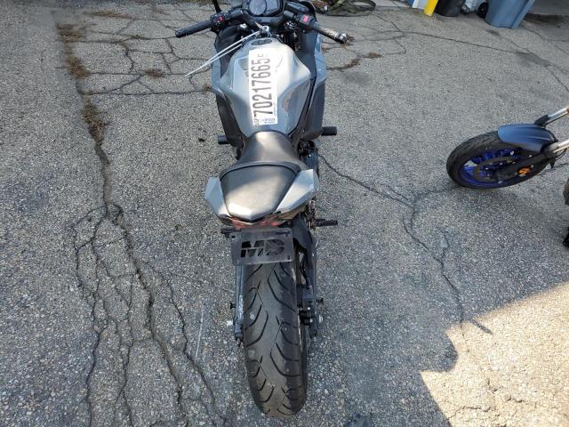 JKAEXEJ15JDA02761 - 2018 KAWASAKI EX650 J Boz foto 6