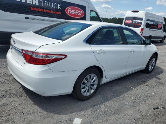 4T1BF1FK4HU688980 - 2017 TOYOTA CAMRY LE 白色 照片 3
