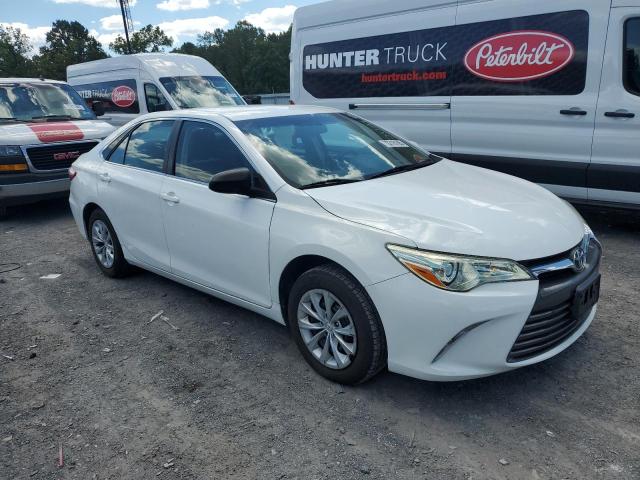 4T1BF1FK4HU688980 - 2017 TOYOTA CAMRY LE 白色 照片 4