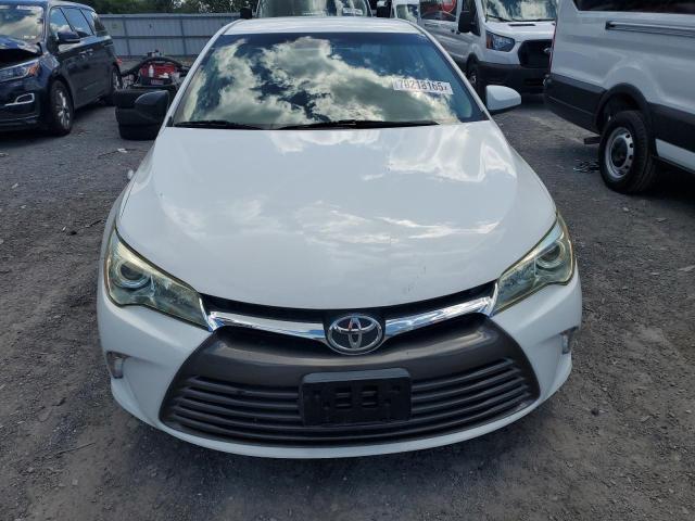 4T1BF1FK4HU688980 - 2017 TOYOTA CAMRY LE 白色 照片 5