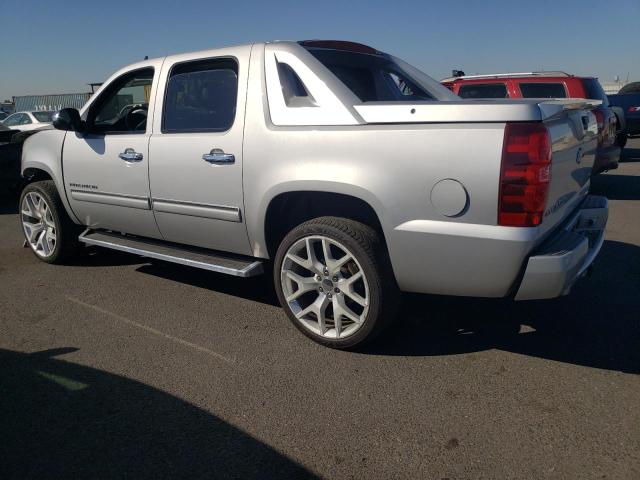 3GNNCEE04AG266791 - 2010 CHEVROLET AVALANCHE LS SILVER photo 2
