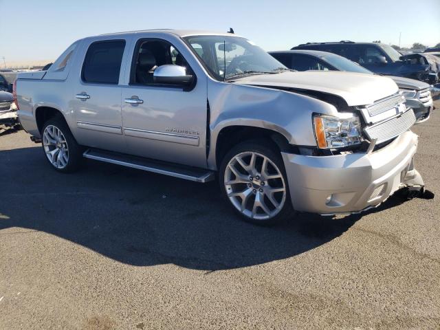 3GNNCEE04AG266791 - 2010 CHEVROLET AVALANCHE LS SILVER photo 4